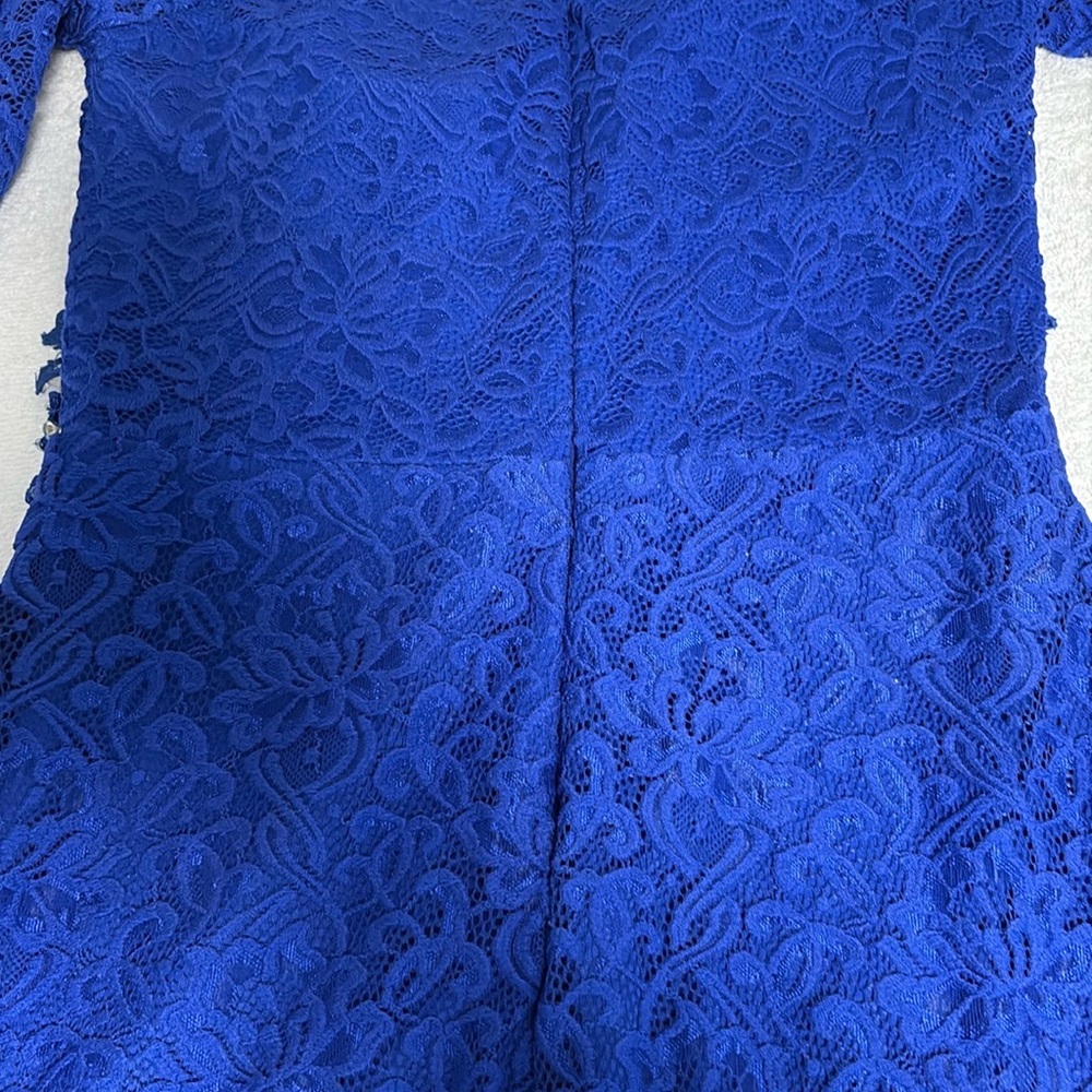 Elegant Blue Lace Dress - Picture 5 of 10